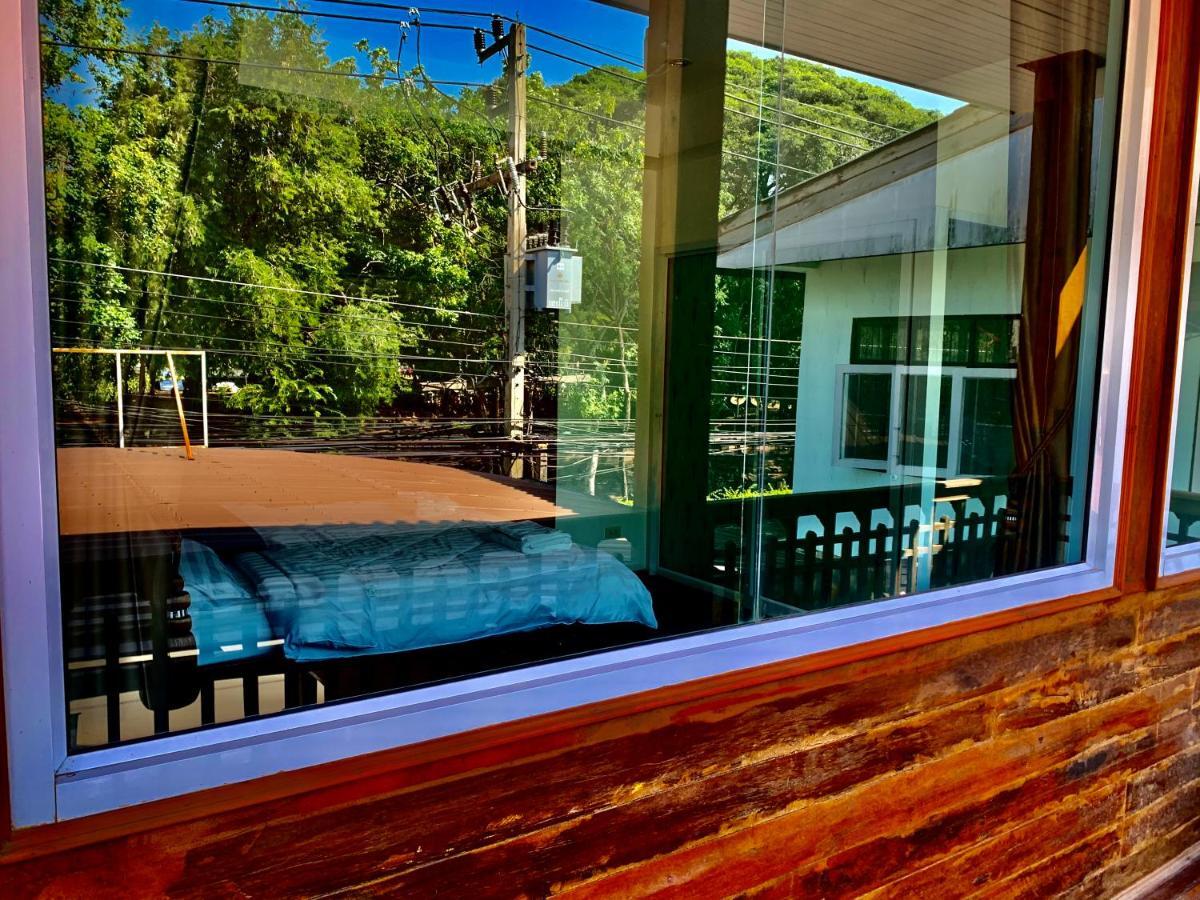 Une Jai Place เรือนอุ่นใจ Phimai Exterior photo